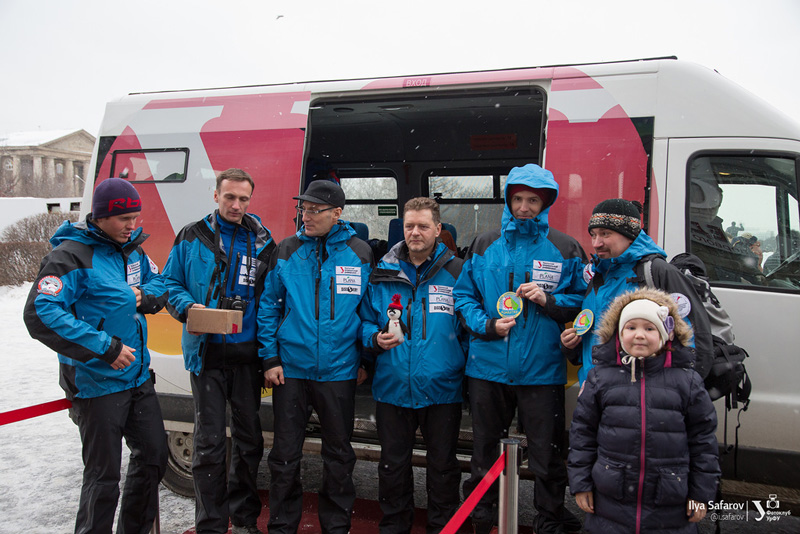 За метеоритным веществом отправились ученые УрФУ: через Москву, Дубай и Кейптаун – в Антарктиду. С ними – пингвин Метеор