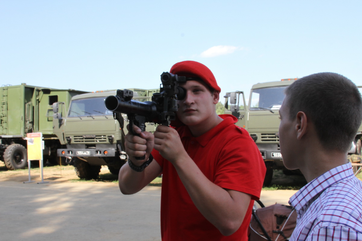 Более 7 тысяч уральцев стали гостями форума «Армия-2017» на Свердловском полигоне Более 7 тысяч уральцев стали гостями форума «Армия-2017» на Свердловском полигоне