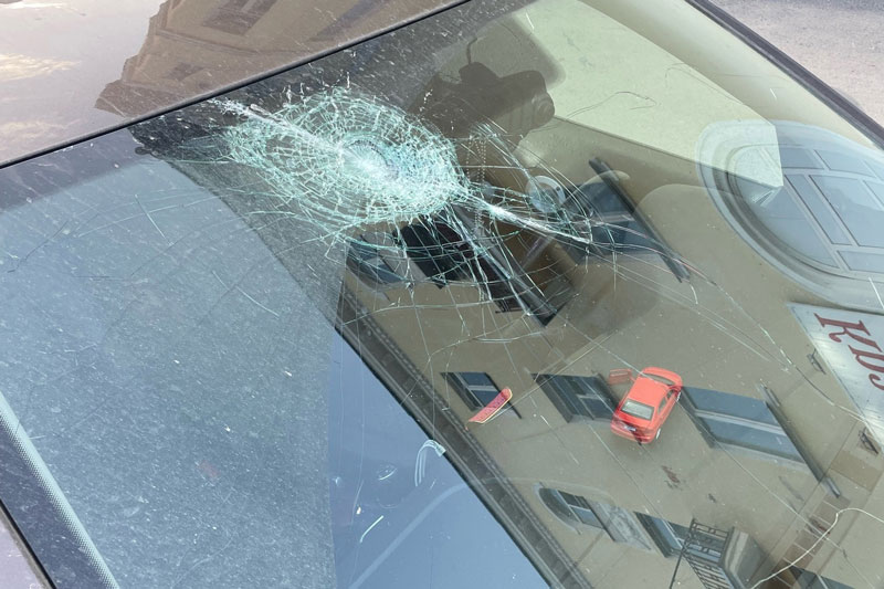 В уральском городе жители жалуются на неизвестных, которые стреляют по автомашинам | В Свердловской области неизвестные обстреляли авто с людьми В уральском городе жители жалуются на неизвестных, которые стреляют по автомашинам | В Свердловской области неизвестные обстреляли авто с людьми