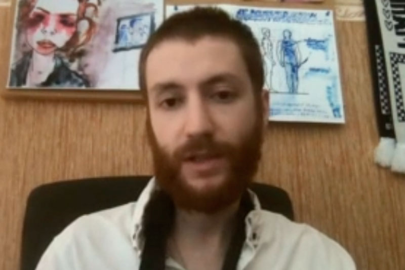 Журналиста Давида Френкеля хотят сделать виновным в том, что полицейский сломал ему руку. На него составили три протокола Журналиста Давида Френкеля хотят сделать виновным в том, что полицейский сломал ему руку. На него составили три протокола