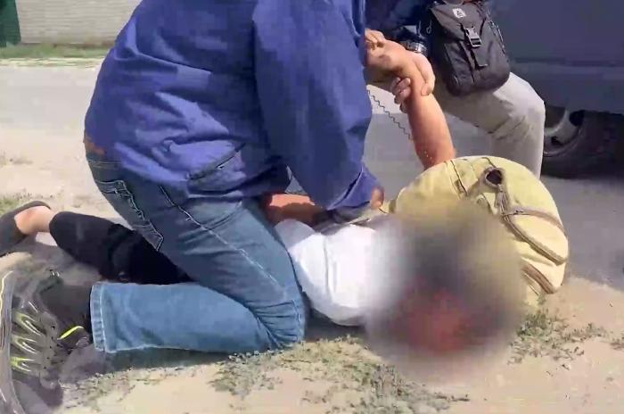 ФСБ предотвратила взрыв в Ростове: террористы собирались убить генерала | В Ростове-на-Дону задержан готовивший теракт иностранец ФСБ предотвратила взрыв в Ростове: террористы собирались убить генерала | В Ростове-на-Дону задержан готовивший теракт иностранец