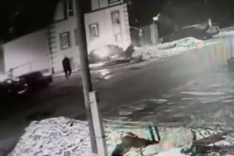 Россиянин пытался задавить на машине бывшую девушку и её нового парня. Видео | Житель Ульяновска сбил бывшую девушку и пытался зарезать её нового возлюбленного Россиянин пытался задавить на машине бывшую девушку и её нового парня. Видео | Житель Ульяновска сбил бывшую девушку и пытался зарезать её нового возлюбленного