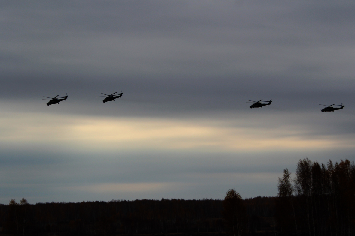 Офицеры египетского спецназа на Урале будут наблюдать за ночной спецоперацией по деблокированию условного поселка, захваченного «террориста Офицеры египетского спецназа на Урале будут наблюдать за ночной спецоперацией по деблокированию условного поселка, захваченного «террориста