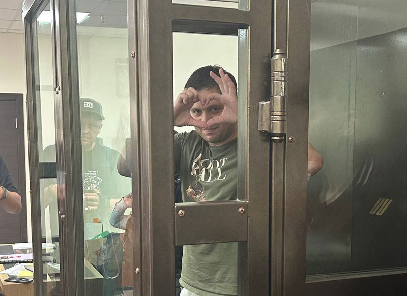 Главреда Baza Глеба Трифонова отправили под арест в СИЗО до 20 сентября | Главреда «Baza» Глеба Трифонова арестовали по делу взяток полицейским до 20 сентября Главреда Baza Глеба Трифонова отправили под арест в СИЗО до 20 сентября | Главреда «Baza» Глеба Трифонова арестовали по делу взяток полицейским до 20 сентября