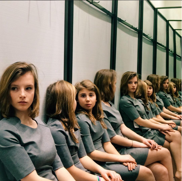 Фотография девочек расколола Instagram на два лагеря Фотография девочек расколола Instagram на два лагеря