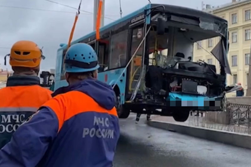 В офисы компании-перевозчика пришли с обысками после ДТП на мосту в Петербурге | Обыски прошли в офисах компании-перевозчика после ДТП на мосту Петербурга В офисы компании-перевозчика пришли с обысками после ДТП на мосту в Петербурге | Обыски прошли в офисах компании-перевозчика после ДТП на мосту Петербурга