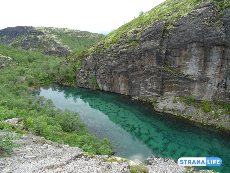 Немногим выше километра…