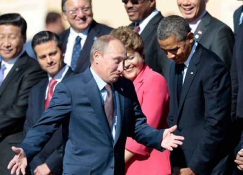 Премьер министр Британии Тереза Мэй отказалась пожать руку Владимиру Путину Премьер министр Британии Тереза Мэй отказалась пожать руку Владимиру Путину