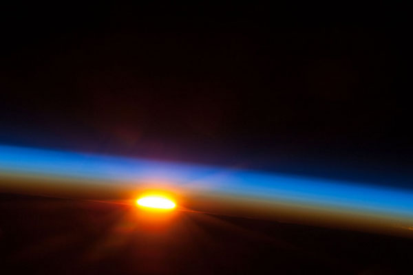 Врач рассказал об опасности магнитных бурь для пожилых из-за проблем с сосудами | Магнитные бури 16 и 17 апреля: что известно, для кого опасны