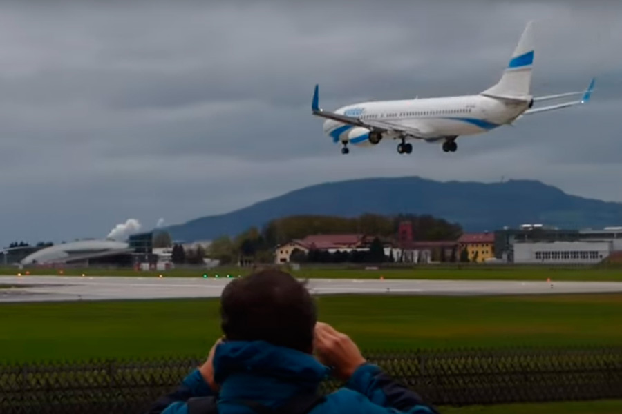 Самолет едва не разбился при страшной посадке в Австрии. ВИДЕО Самолет едва не разбился при страшной посадке в Австрии. ВИДЕО