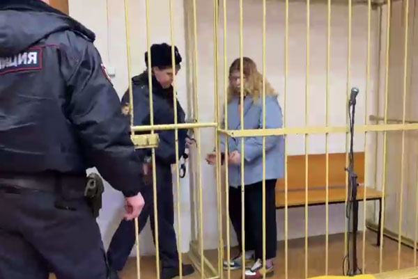 Студентка, бросившая коктейль Молотова в здание, где находились участки для голосования, направлена в СИЗО Студентка, бросившая коктейль Молотова в здание, где находились участки для голосования, направлена в СИЗО