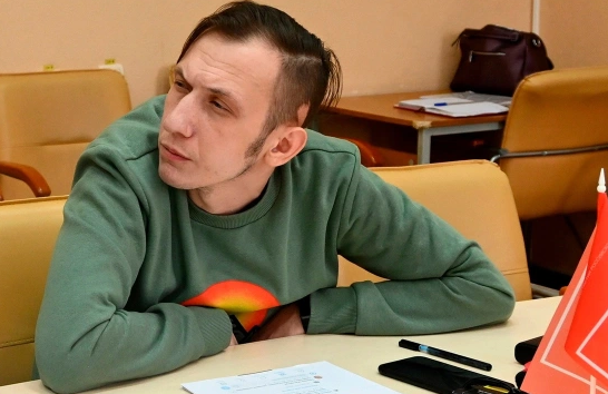 Не вставший под гимн калужский депутат получил повестку в военкомат Не вставший под гимн калужский депутат получил повестку в военкомат