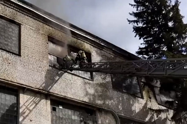 Трое человек погибли при пожаре на машиностроительном заводе в Воронеже | Трое человек погибли, двое пострадали при пожаре на заводе в Воронеже Трое человек погибли при пожаре на машиностроительном заводе в Воронеже | Трое человек погибли, двое пострадали при пожаре на заводе в Воронеже