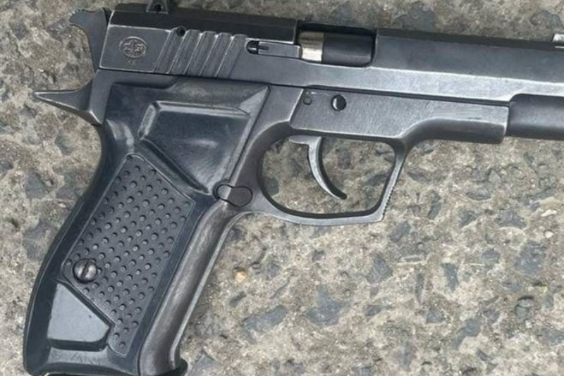 Устроивших перестрелку в жилом дворе в Кемерове восьмерых мужчин задержали | Группа мужчин устроила перестрелку во дворе в Кемерове