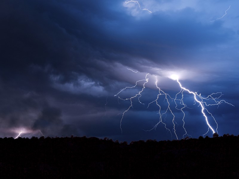 Молния ударила 13-летнего мальчика в Тыве, пока он гнал табун лошадей | В Тыве 13-летний мальчик погиб от удара молнии Молния ударила 13-летнего мальчика в Тыве, пока он гнал табун лошадей | В Тыве 13-летний мальчик погиб от удара молнии