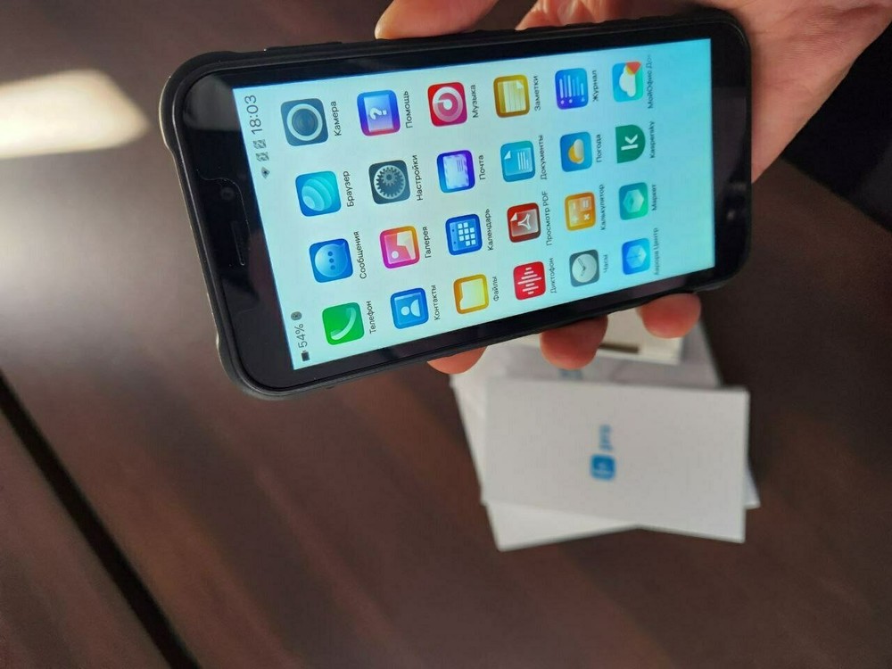 Губернатор Калининградской области показал телефон, из-за которого отказался от iPhone Губернатор Калининградской области показал телефон, из-за которого отказался от iPhone