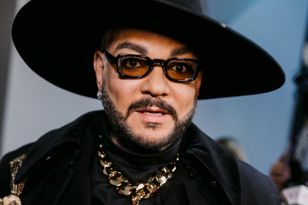 Депутат призвал Малахова отдать 1,5 млн рублей на СВО вместо букета Киркорову | Депутат обратился к Малахову из-за букета Киркорову за 1,5 миллиона рублей Депутат призвал Малахова отдать 1,5 млн рублей на СВО вместо букета Киркорову | Депутат обратился к Малахову из-за букета Киркорову за 1,5 миллиона рублей