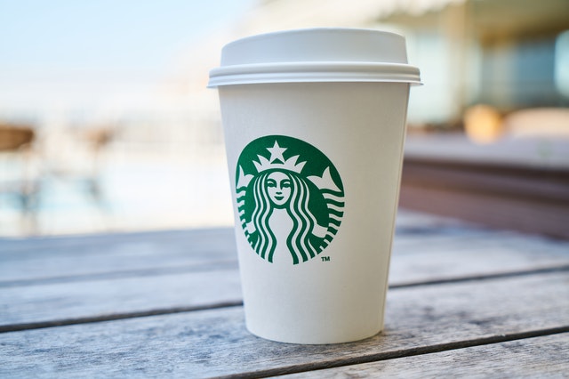 Starbucks приостанавливает деятельность в России Starbucks приостанавливает деятельность в России
