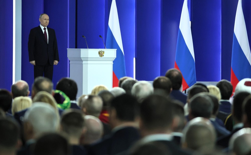 Путин предложил увеличить размер социального налогового вычета