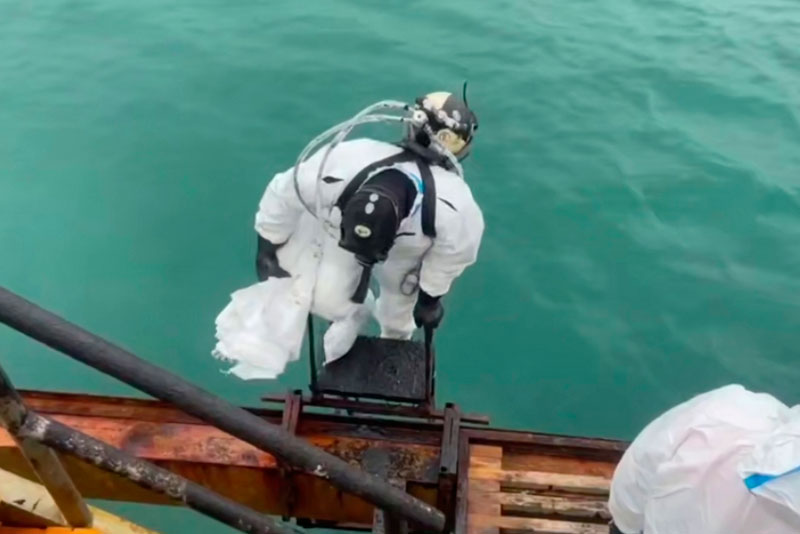 Аквалангист погиб при отчистке моря от мазута в Краснодарском крае | Аквалангист погиб во время работы в Анапе Аквалангист погиб при отчистке моря от мазута в Краснодарском крае | Аквалангист погиб во время работы в Анапе