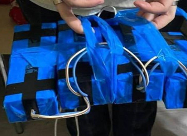 Москвичка по заданию мошенников сделала «бомбу» из чая и пошла «взрывать» офис | Москвичка собрала муляж бомбы по указанию мошенников Москвичка по заданию мошенников сделала «бомбу» из чая и пошла «взрывать» офис | Москвичка собрала муляж бомбы по указанию мошенников