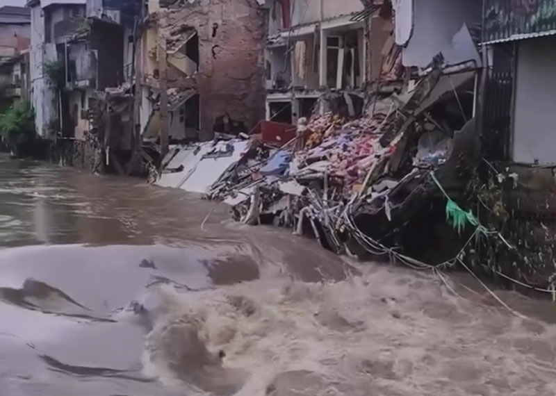 Наводнение на Бали: десятки домов повреждены, люди остаются без крова | На Бали сильнейшее за 10 лет наводнение: погибли 14 человек, сотни эвакуированы