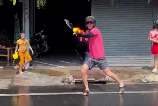 В Таиланде встретили Новый год водными битвами В Таиланде встретили Новый год водными битвами