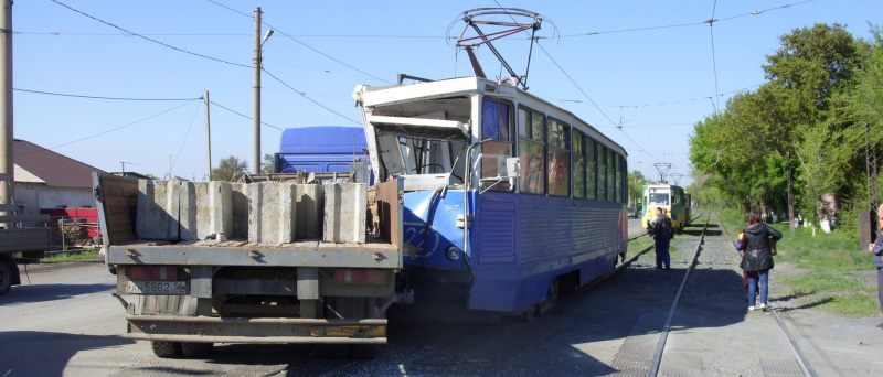 В Орске полицейские проводят проверку по факту ДТП с трамваем В Орске полицейские проводят проверку по факту ДТП с трамваем