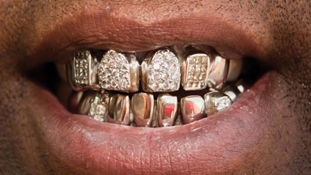 Во время пьянки с цыганами у узбечки украли золотые зубы, мобильный, чайник и 12 тысяч рублей Во время пьянки с цыганами у узбечки украли золотые зубы, мобильный, чайник и 12 тысяч рублей