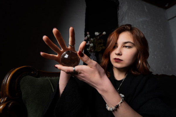 Москвич перевёл 1,7 миллиона рублей гадалке за возвращение девушки | В Москве мужчина перевёл гадалке 1,7 миллиона, чтобы вернуть бывшую девушку Москвич перевёл 1,7 миллиона рублей гадалке за возвращение девушки | В Москве мужчина перевёл гадалке 1,7 миллиона, чтобы вернуть бывшую девушку