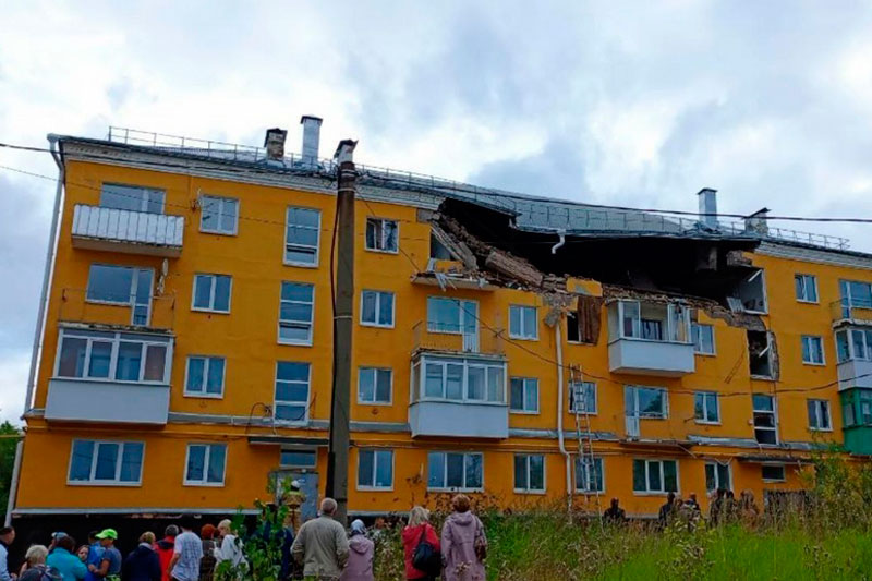Взрыв прогремел в жилом доме в российском городе. Три человека пострадали | В Пермском крае в многоквартирном доме взорвался газ, жильцов эвакуируют