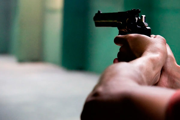 Подросток устроил стрельбу возле московской школы. Видео Подросток устроил стрельбу возле московской школы. Видео