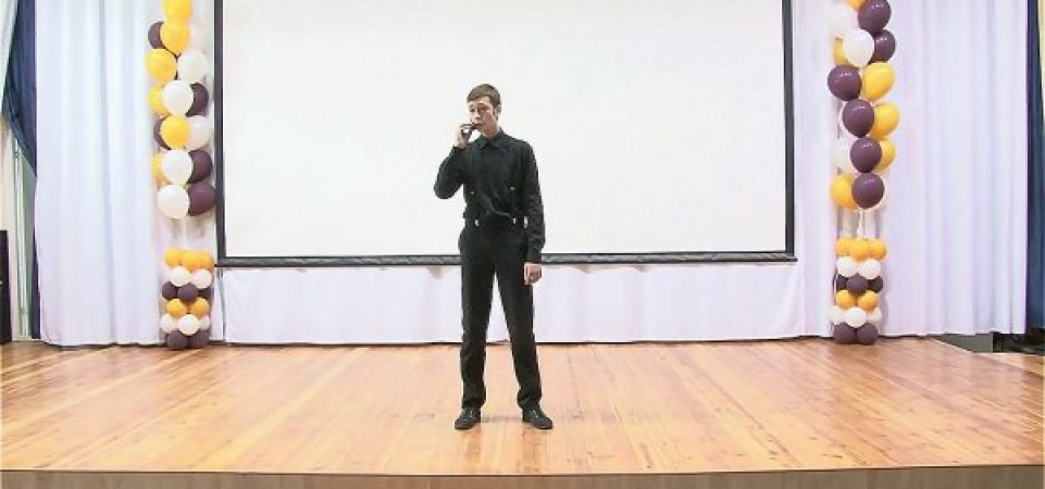 Сургутский Лазарев: школьники поставили ну очень бюджетную версию выступления на «Евровидении»