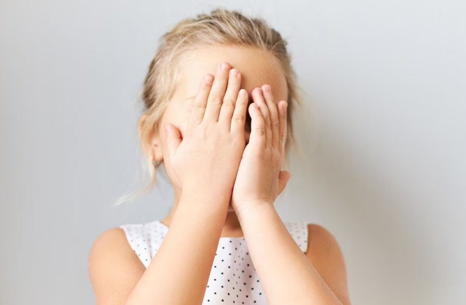 В Люберцах маленькая девочка полдня просидела в квартире с мертвыми мамой и ее другом В Люберцах маленькая девочка полдня просидела в квартире с мертвыми мамой и ее другом