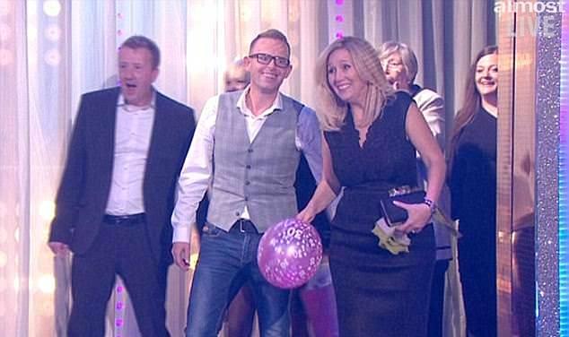 Жена узнала, что её муж двоеженец, кода он появился под руку с другой на телешоу Жена узнала, что её муж двоеженец, кода он появился под руку с другой на телешоу