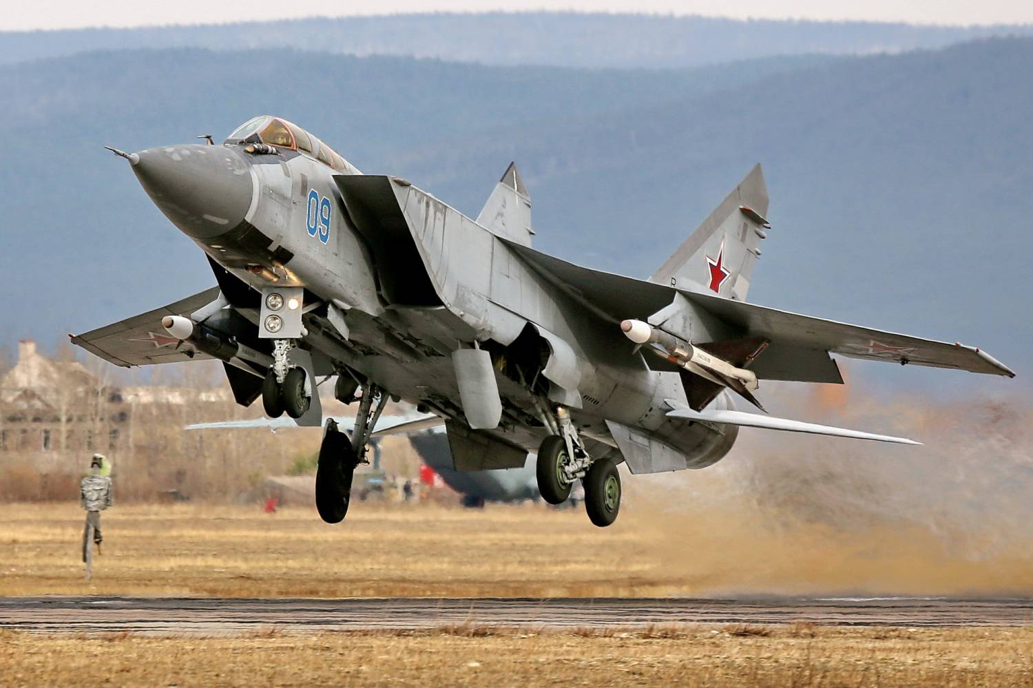 Истребители МиГ-31БМ перехватят самолёты противника на учении в Бурятии Истребители МиГ-31БМ перехватят самолёты противника на учении в Бурятии