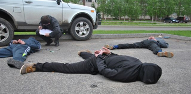 Полицейские Нефтеюганского района по «горячим следам» поймали грабителей банкомата Полицейские Нефтеюганского района по «горячим следам» поймали грабителей банкомата