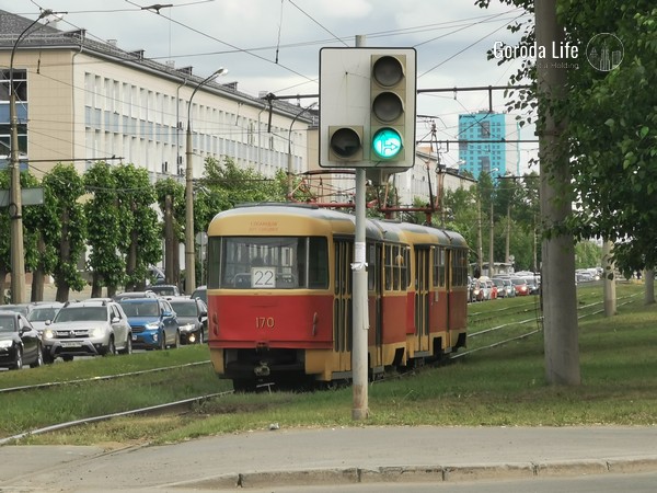 Инцидент в Екатеринбурге: пожарные оперативно справились с возгоранием в трамвае. Видео | Трамвай с людьми загорелся в Екатеринбурге Инцидент в Екатеринбурге: пожарные оперативно справились с возгоранием в трамвае. Видео | Трамвай с людьми загорелся в Екатеринбурге