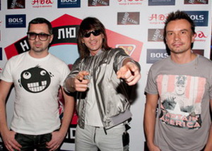 Солистам «Дискотеки Аварии» запретили въезд на Украину Солистам «Дискотеки Аварии» запретили въезд на Украину