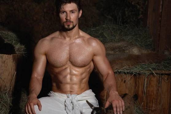 Павел Дуров поздравил с Пасхой, снова оголился и показал козлят | Полуголый Дуров с козами поздравил всех с Пасхой