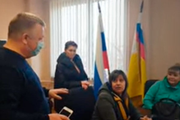 В Волгограде люди пришли в Роспотребнадзор, чтобы проверить QR-код у главы ведомства В Волгограде люди пришли в Роспотребнадзор, чтобы проверить QR-код у главы ведомства