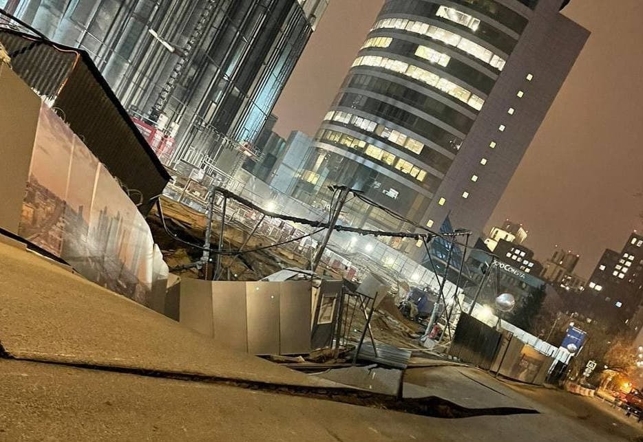 Около «Москва-Сити» произошел обвал грунта на 1,2 тыс. «квадратов» Около «Москва-Сити» произошел обвал грунта на 1,2 тыс. «квадратов»