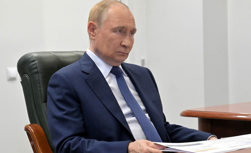 Путин поручил дать больше поддержки «земским» специалистам: что изменится | Путин поручил регионам расширить поддержку участников «Земский учитель» и «Земский доктор»