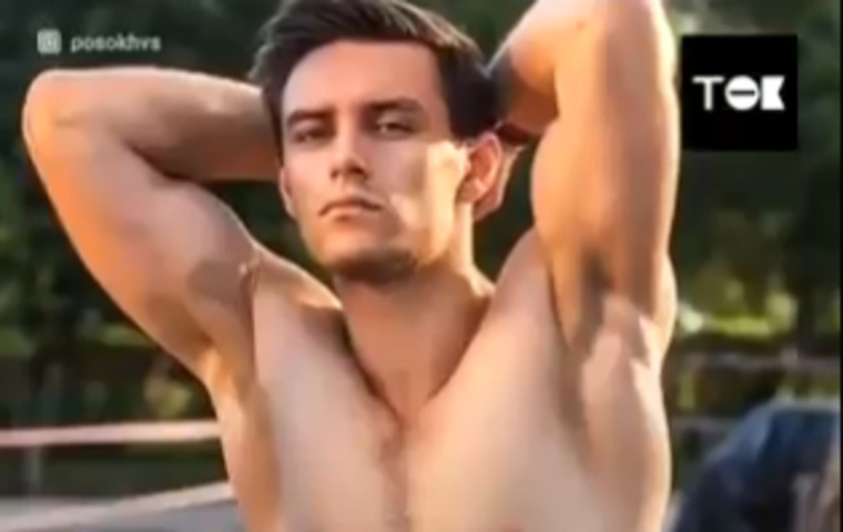 Учителя из Перми потребовали уволить за снимки с голым торсом. «Почему он одевается, как стриптизер?» ФОТО Учителя из Перми потребовали уволить за снимки с голым торсом. «Почему он одевается, как стриптизер?» ФОТО