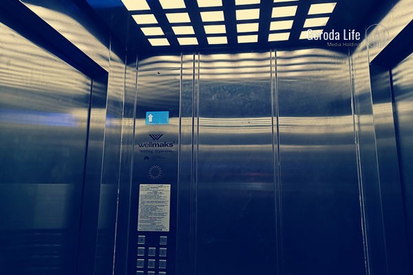 В Москве девочка лишилась пальца, проехав три этажа с зажатой лифтом рукой | Школьница из Москвы осталась без пальца после поездки в лифте В Москве девочка лишилась пальца, проехав три этажа с зажатой лифтом рукой | Школьница из Москвы осталась без пальца после поездки в лифте