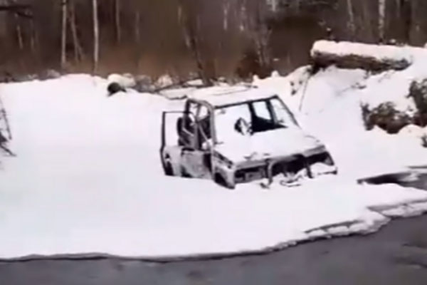 Россиянин 15 часов бродил по лесу в носках — его обувь сгорела вместе с машиной Россиянин 15 часов бродил по лесу в носках — его обувь сгорела вместе с машиной