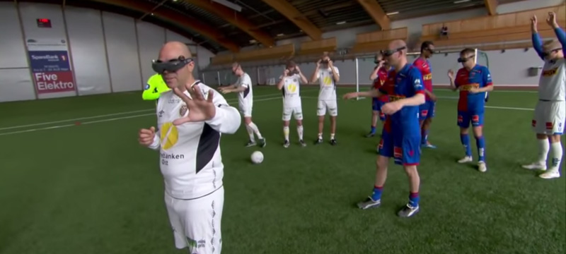 Футбол будущего? Норвежские футболисты сыграли матч в очках виртуальной реальности