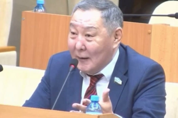 «Выпиваешь нормально, без курева»: российский депутат пожаловался на рестораны | Депутат из Якутии Поскачин пожаловался, что ему запрещают курить в ресторанах «Выпиваешь нормально, без курева»: российский депутат пожаловался на рестораны | Депутат из Якутии Поскачин пожаловался, что ему запрещают курить в ресторанах