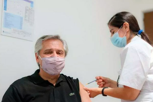 Президент Аргентины привился от коронавируса вакциной "Спутник V" Президент Аргентины привился от коронавируса вакциной "Спутник V"