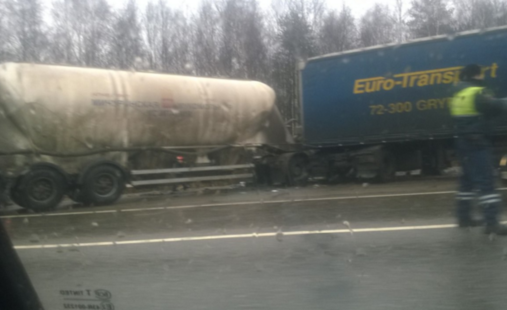 Видеоподробности ДТП с дальнобойщиками под Тверью Видеоподробности ДТП с дальнобойщиками под Тверью